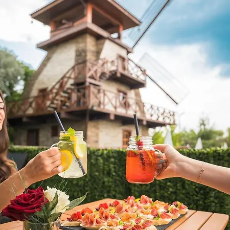 Üdülőközpont The Wind Mills Hydropark 4*